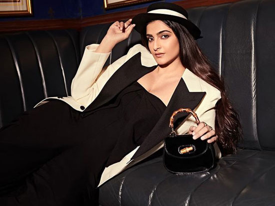 Stylish Poses Of Sonam Kapoor